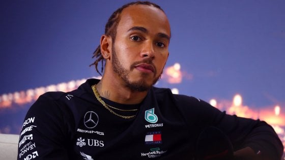 Stop della Formula 1, Hamilton applaude