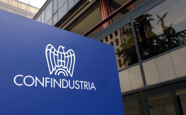 Confindustria vede nero: a marzo la produzione crolla ai livelli di 40 anni fa