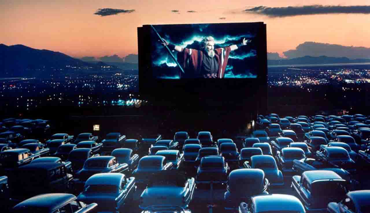 Cinema sotto le stelle: il Coronavirus fa tornare in auge i Drive-In