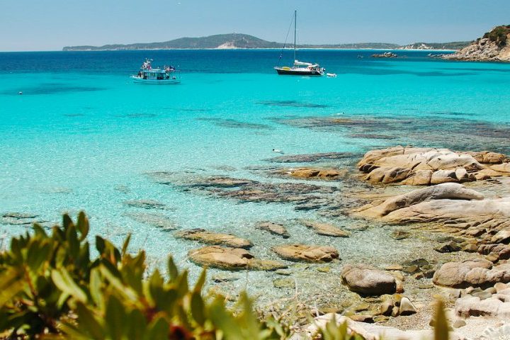 Un sogno chiamato vacanze: la Sardegna è la meta più cliccata dell’estate