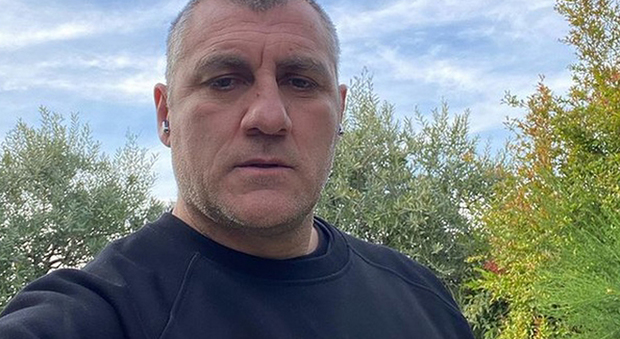 Christian Vieri in quarantena diventa un casalingo e un papà provetto