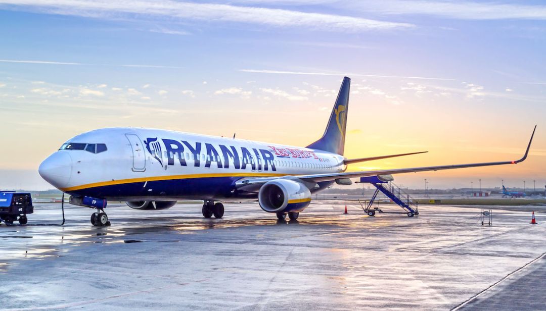 Ryanair pronta a decollare: 40% dei voli da luglio con obbligo delle mascherine a bordo