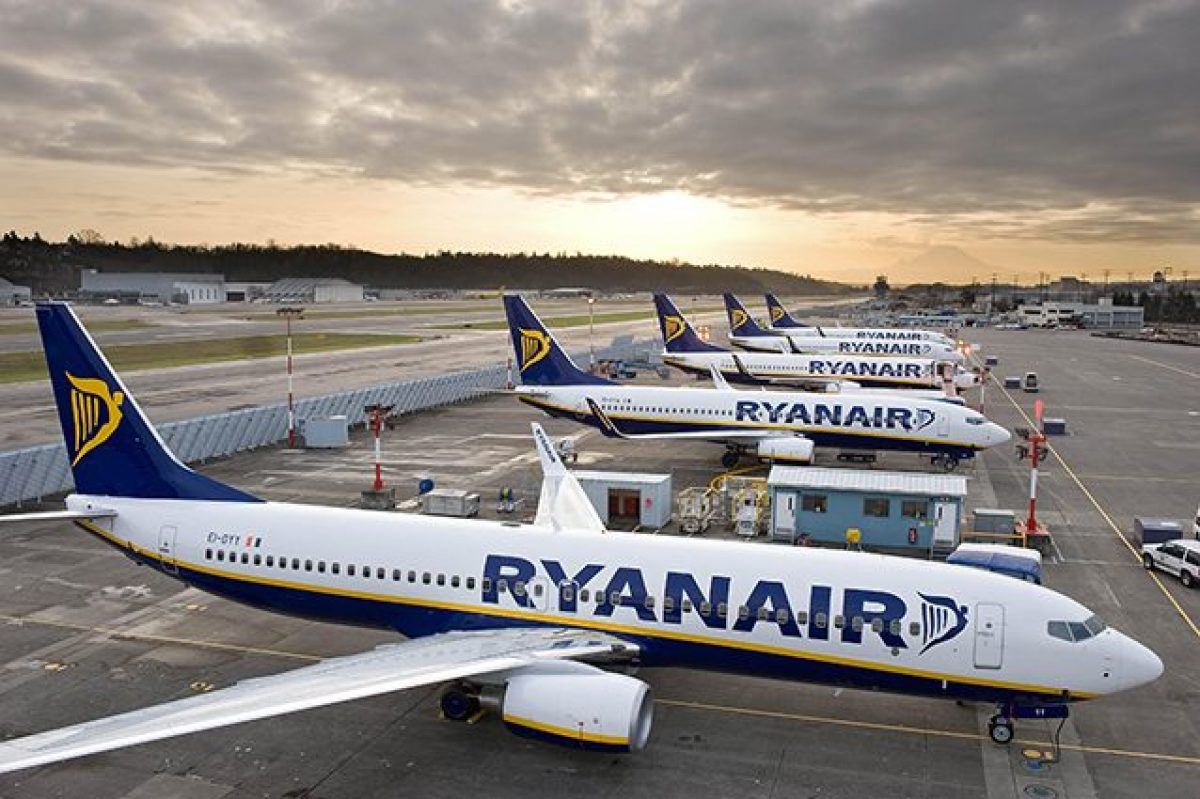 Ryanair annuncia tremila esuberi e il taglio degli stipendi fino al 20%