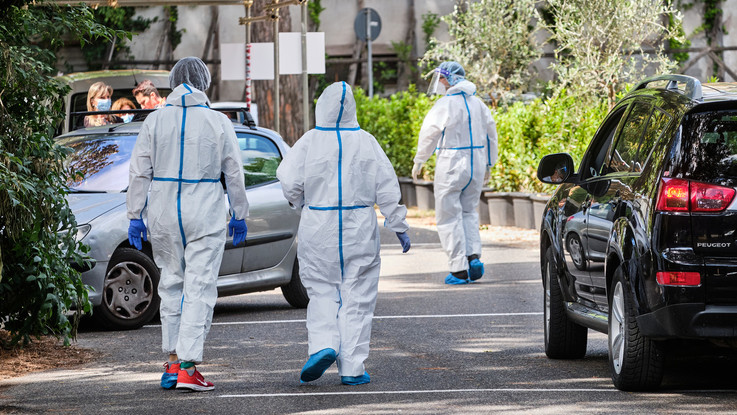 Coronavirus: risalgono i contagi, preoccupano i focolai a Mondragone e Bologna