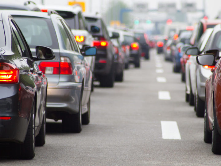 Giornate nere per il traffico. Ogni anno passiamo 38 ore fermi in coda