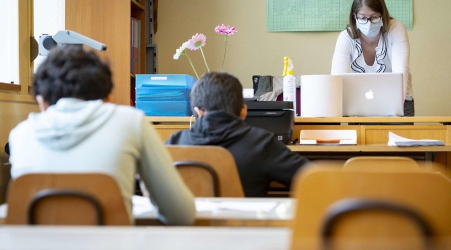 Coronavirus: salgono ancora i contagi, 13mila casi tra il personale della scuola