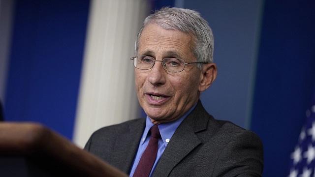 Fauci: «Il Coronavirus? Torneremo alla normalità non prima di Natale 2021»