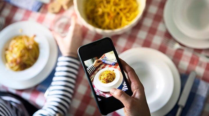 Food in crescita, viaggi in calo: effetto Covid sugli influencer