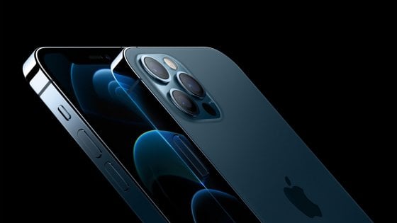 Apple svela il nuovo iPhone 12: 5G e scudo di ceramica