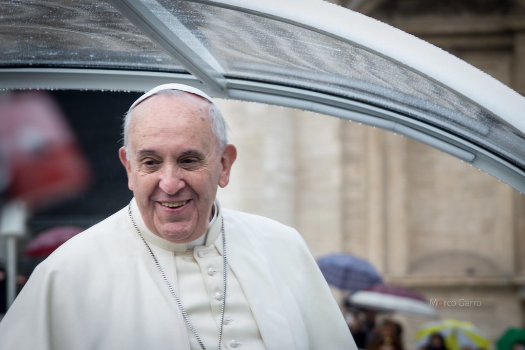 Papa Francesco apre alle unioni civili per le coppie gay