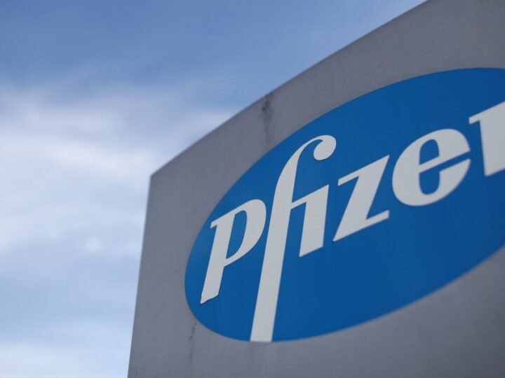 Pfizer: pronti a chiedere il via libera al vaccino anti-Covid