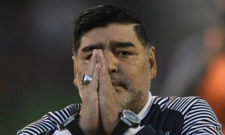 Maradona, la rivelazione: «Ha sbattuto la testa»