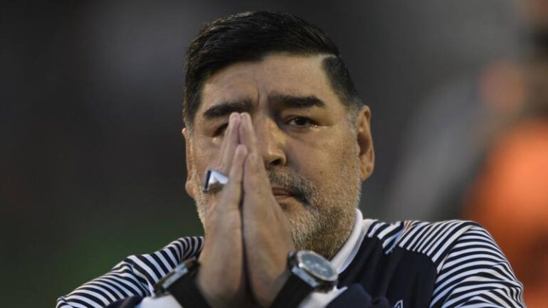 Maradona, la rivelazione: «Ha sbattuto la testa»