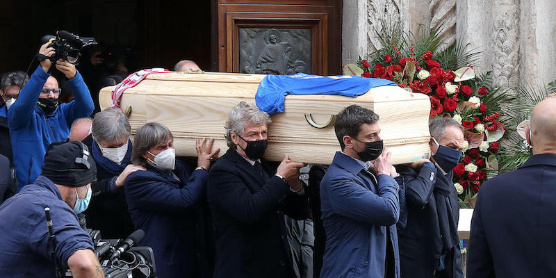 Emozione e campioni all’ultimo saluto a Paolo Rossi