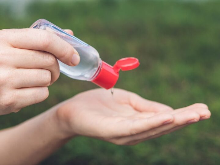 Gel disinfettanti: aumentano i danni agli occhi dei bambini