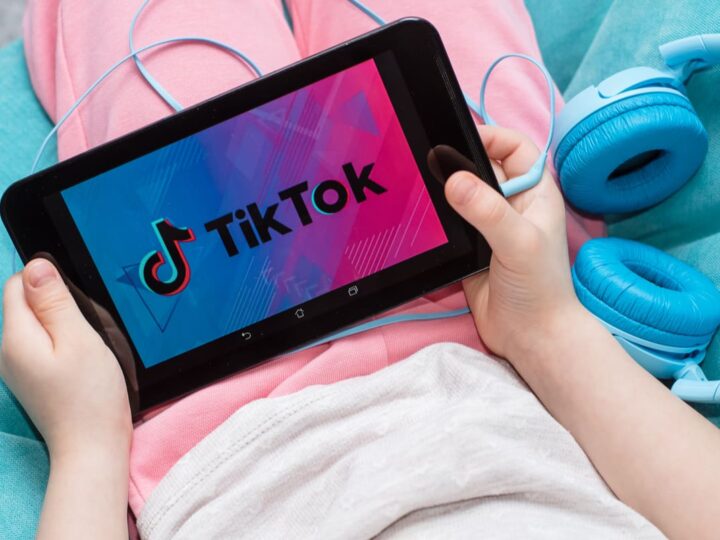 Bimba di 10 anni in rianimazione per una sfida su Tik Tok