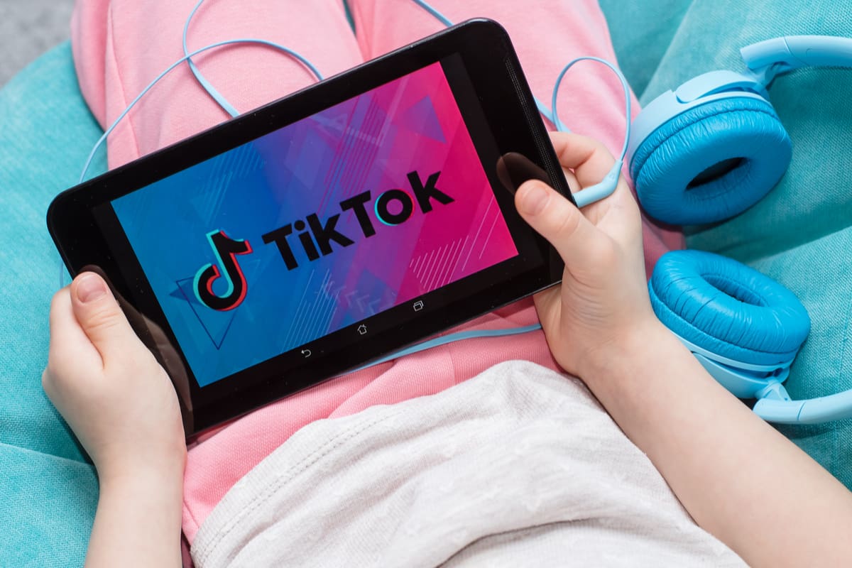 Bimba di 10 anni in rianimazione per una sfida su Tik Tok