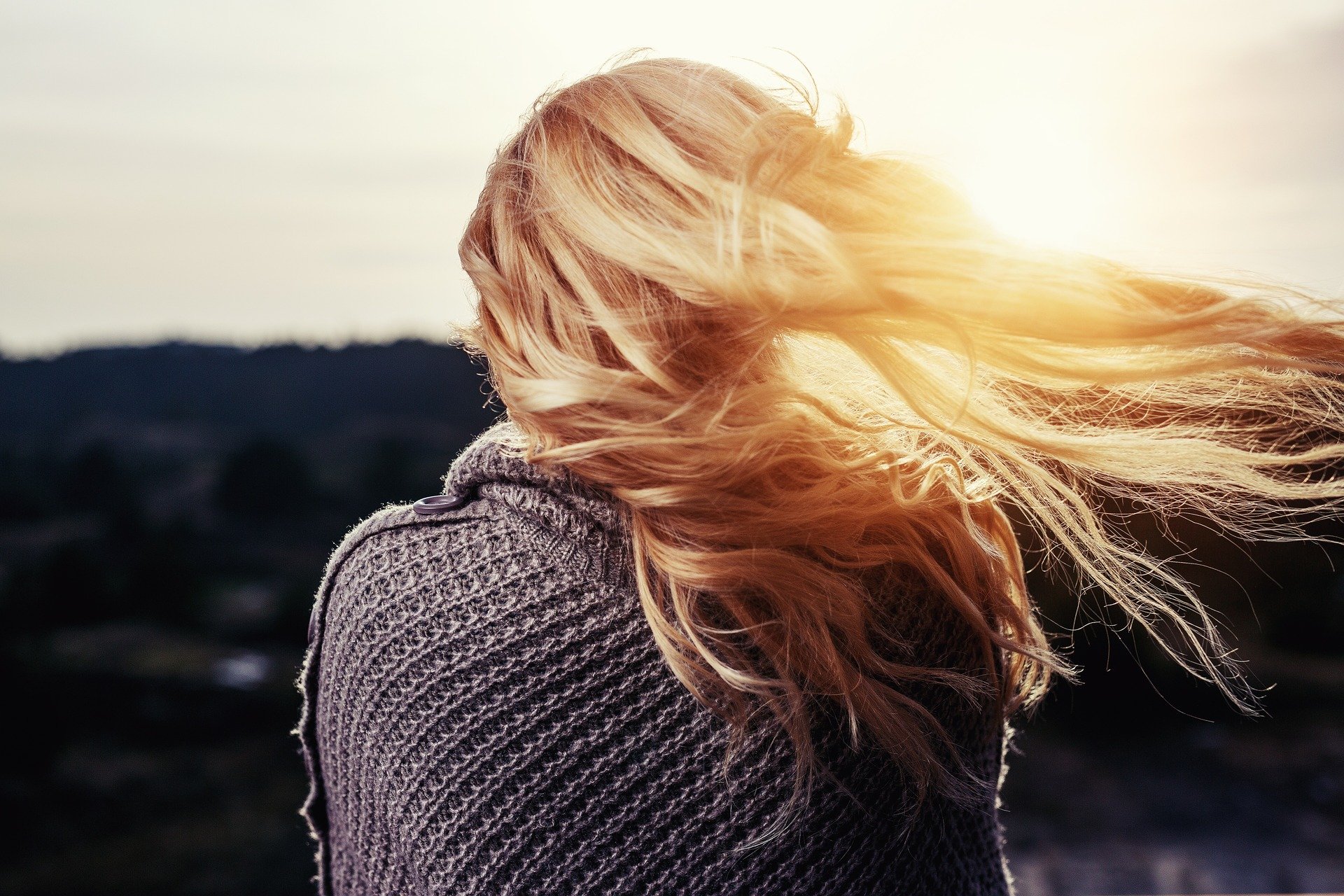 Capelli: quali sono le cure mirate per i capelli maturi