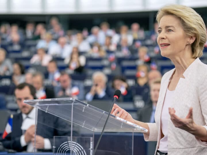 Manca sedia per Ursula Von Der Leyen da Erdogan