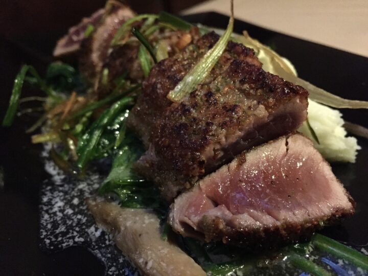 Tagliata di tonno con pesto di menta