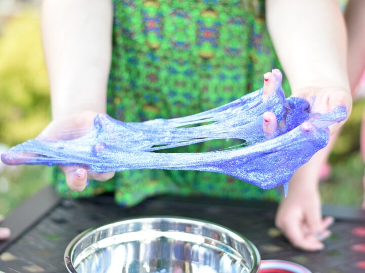 Come fare lo Slime: 7 semplici ricette fai da te con o senza colla