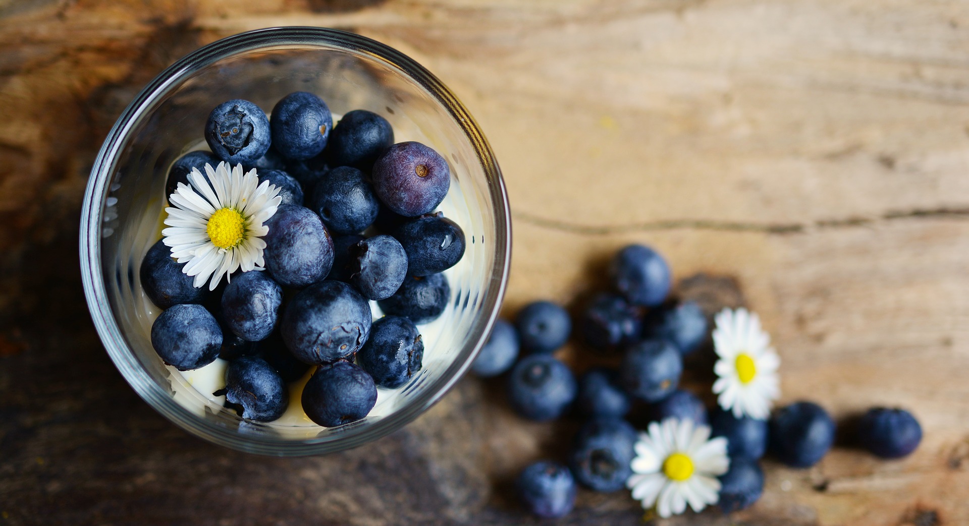 Coppette di yogurt e frutti di bosco