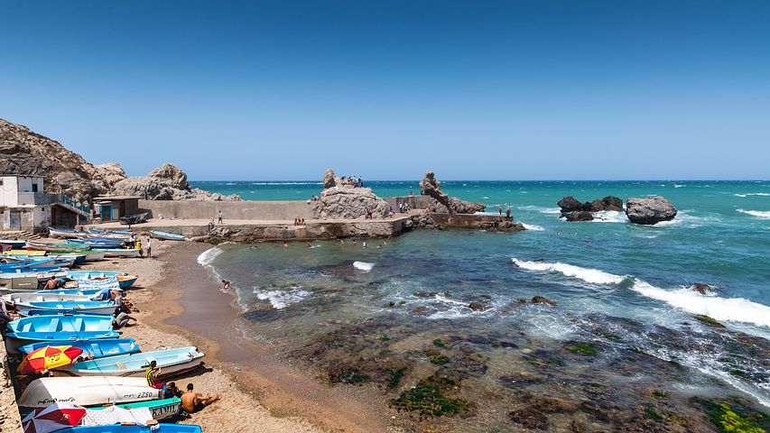 Algeria, bagnanti intossicati dopo un tuffo nel Mediterraneo