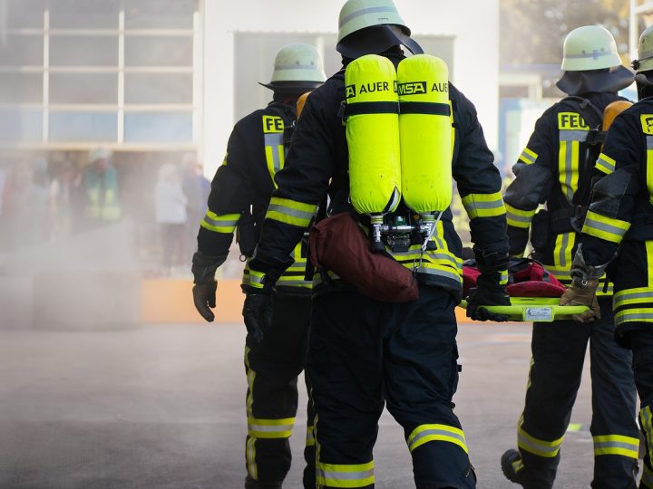 Lecco, autobus in fiamme in galleria. L’autista salva tutti i ragazzini a bordo