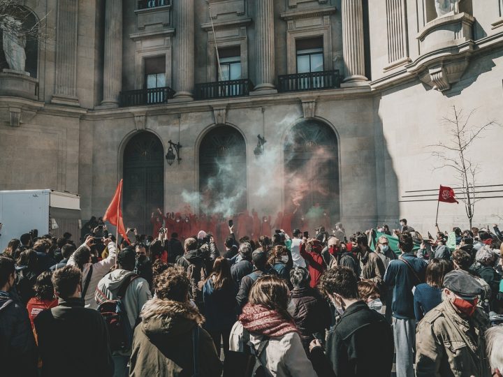 No al green pass, si scatenano le proteste nelle piazze