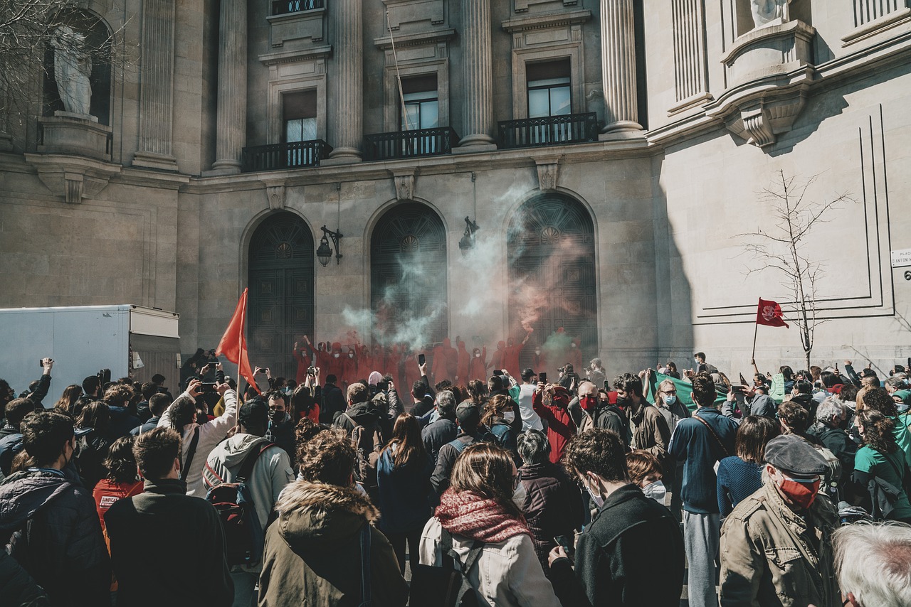 No al green pass, si scatenano le proteste nelle piazze