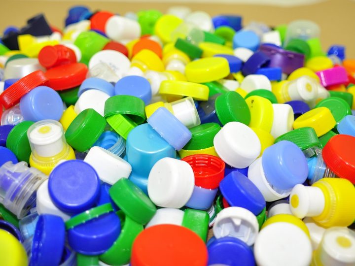 Raccolta tappi plastica guadagno: ecco la cifra esatta