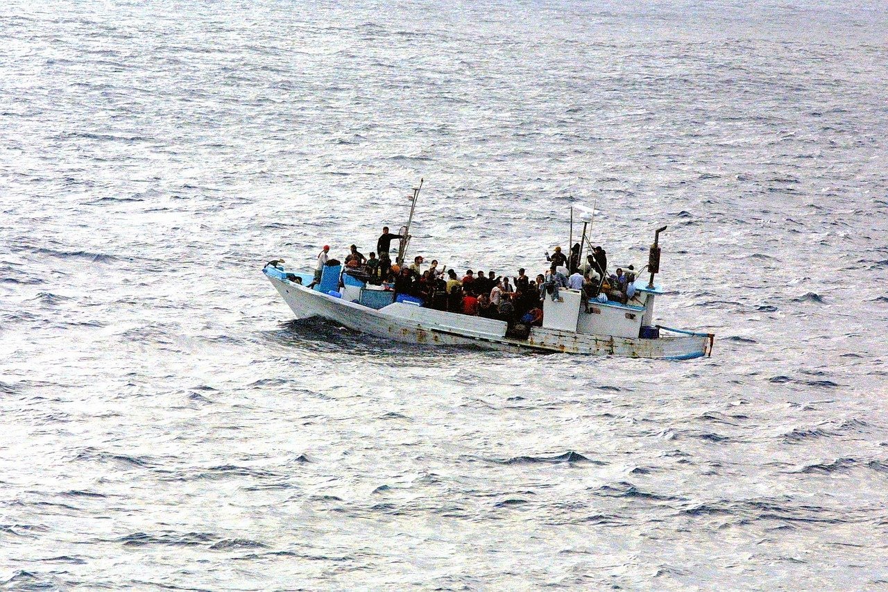 Migranti, salvati più di 800 naufraghi dalle navi ong