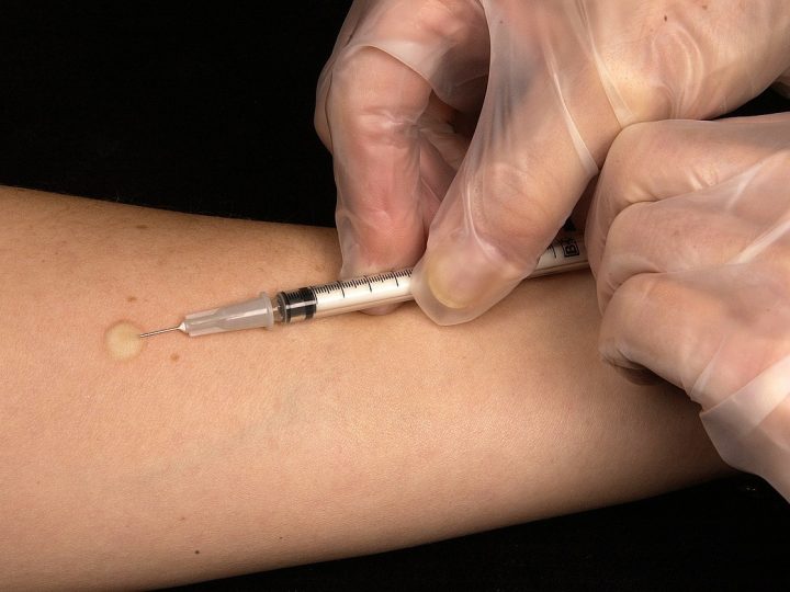 Obbligo vaccinale, le opinioni degli esperti