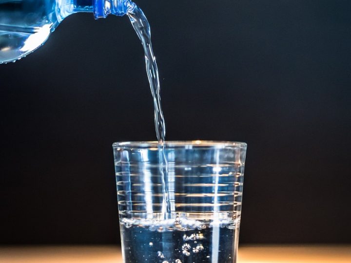 Acqua con elementi aggiunti, nessuna prova di effetti positivi