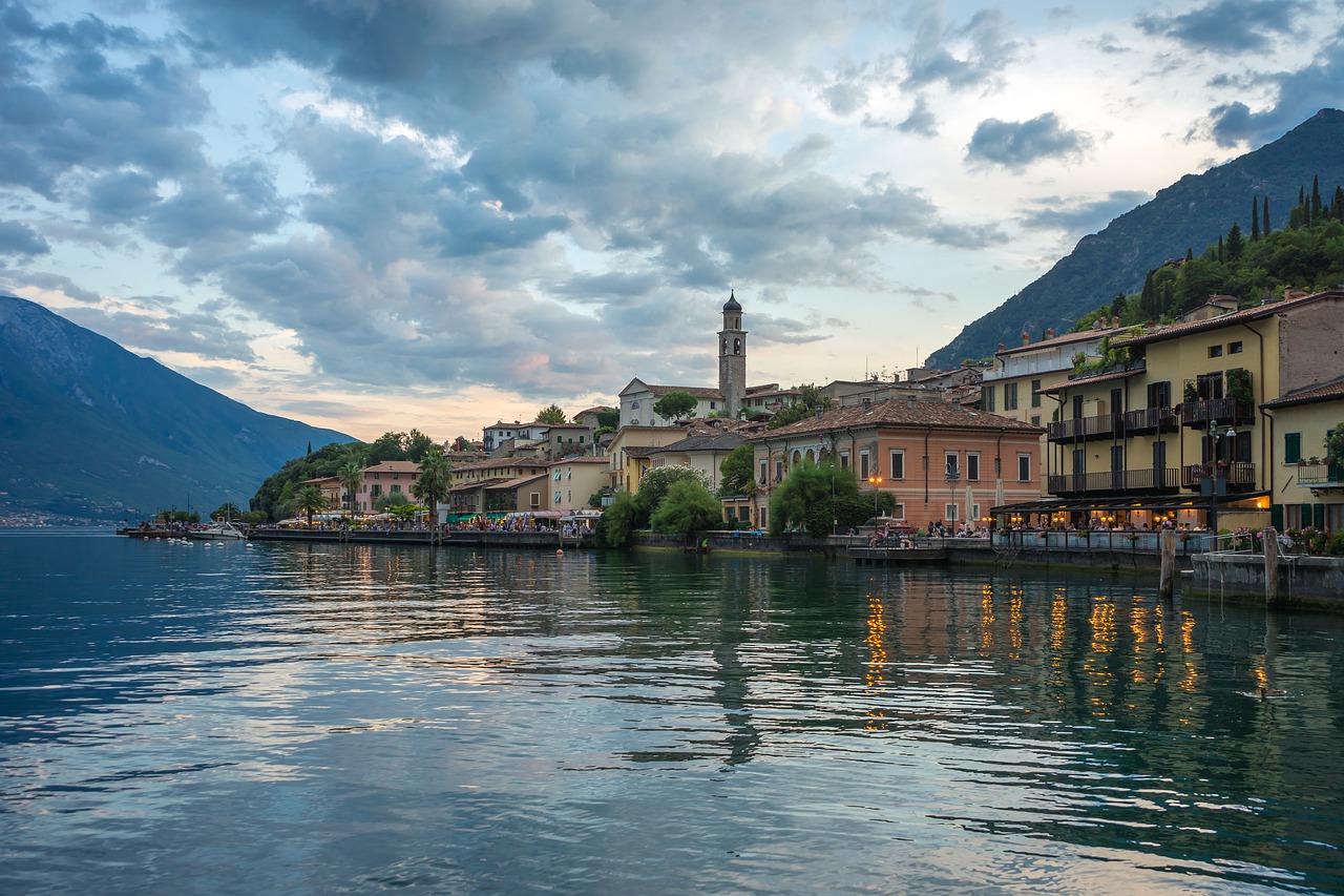 Lago di Garda, proteste contro i nuovi depuratori