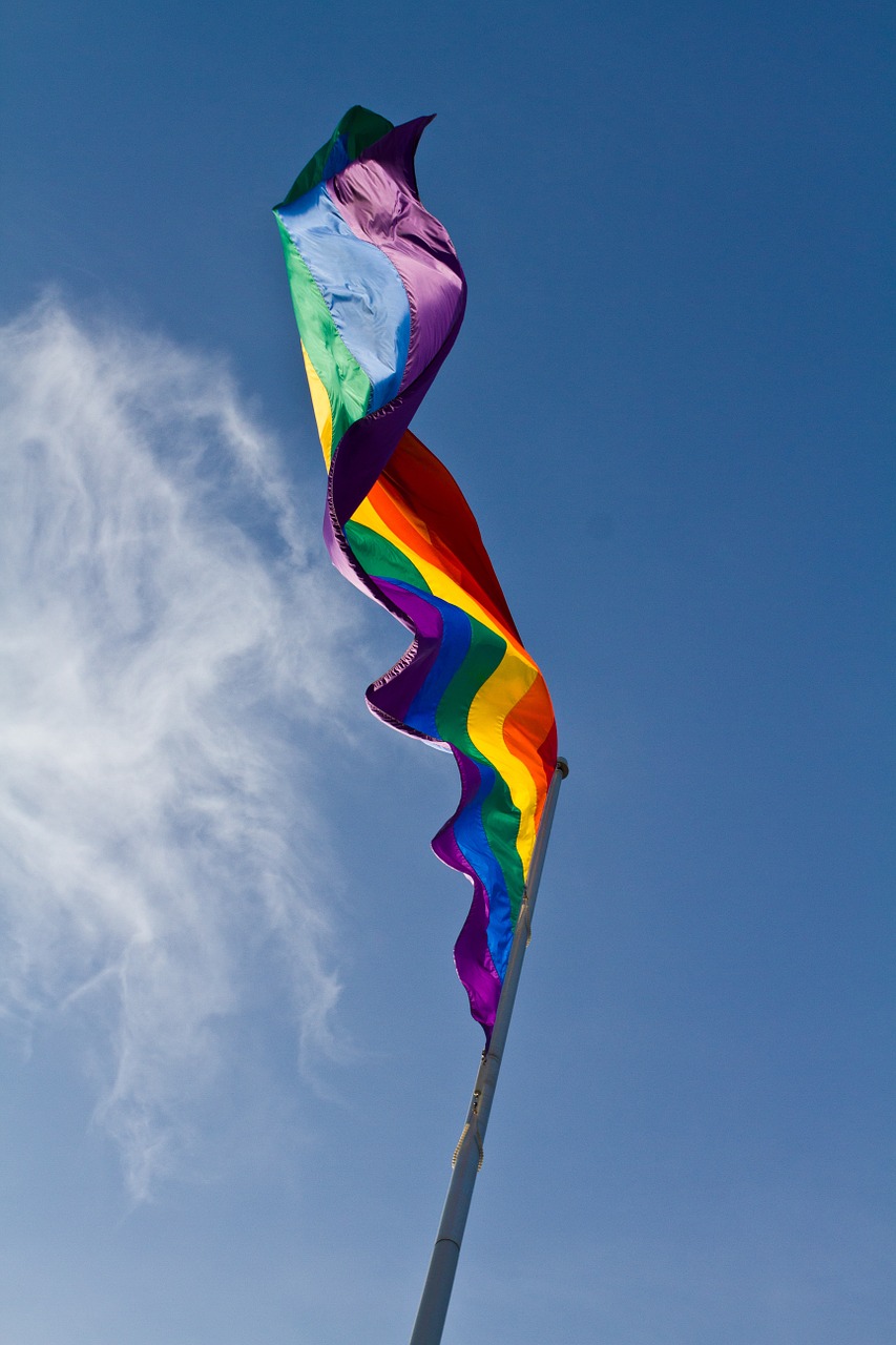 Matrimoni gay in Svizzera, vince il sì al referendum