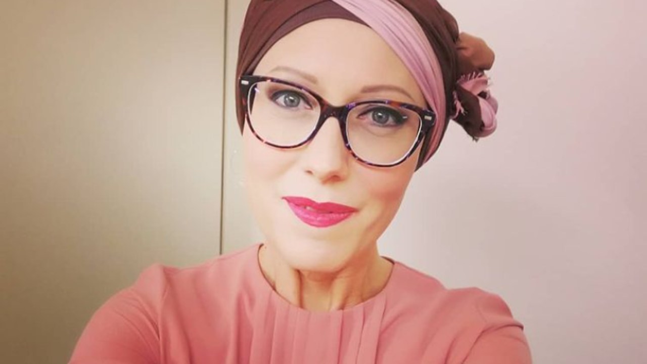 Silvia Motta capelli, perché li copre con un turbante?