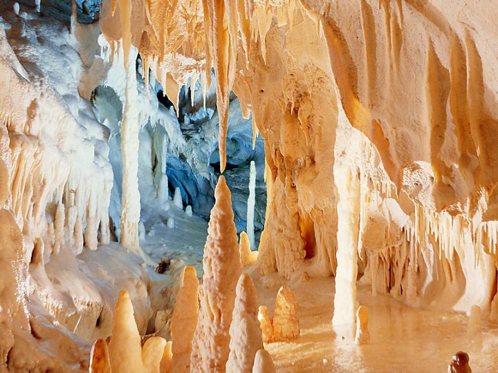 Grotte di Frasassi, spettacolo della natura da non perdere