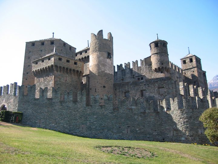 Il Castello di Fénis, gioiello medioevale in Valle d’Aosta