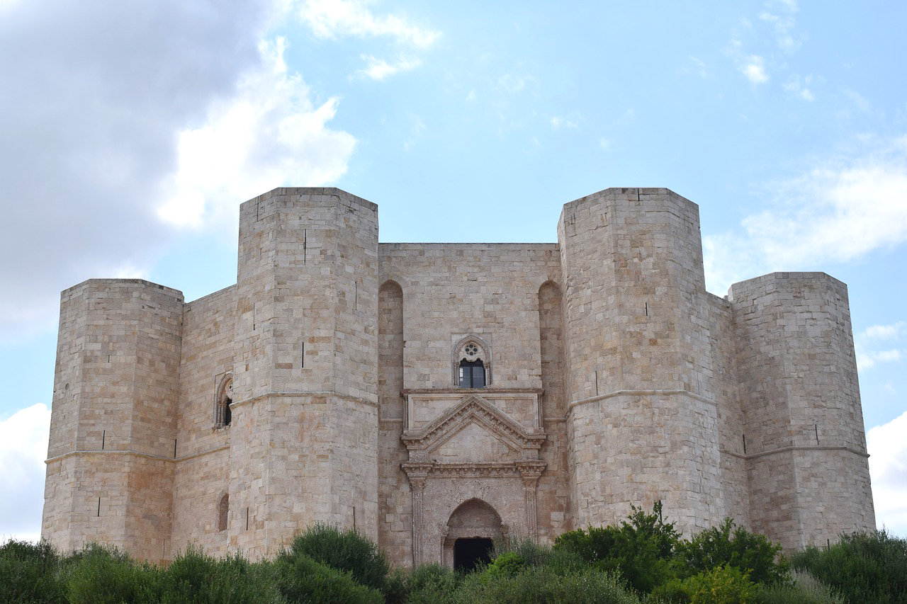 Castel del Monte, la fortezza dei misteri in Puglia