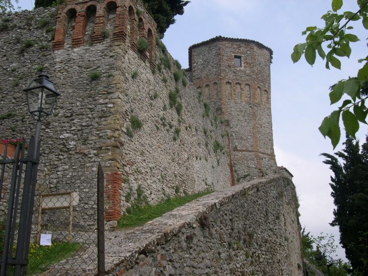 Il Castello di Montebello e il mistero di Azzurrina