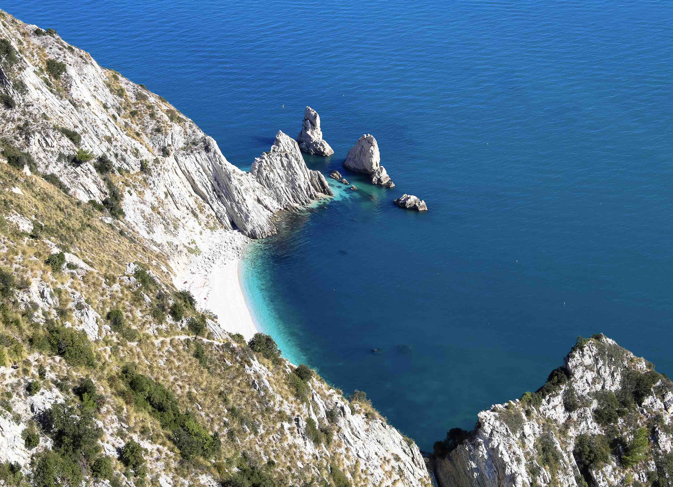 Spiaggia delle Due Sorelle, uno spettacolo naturale senza confini