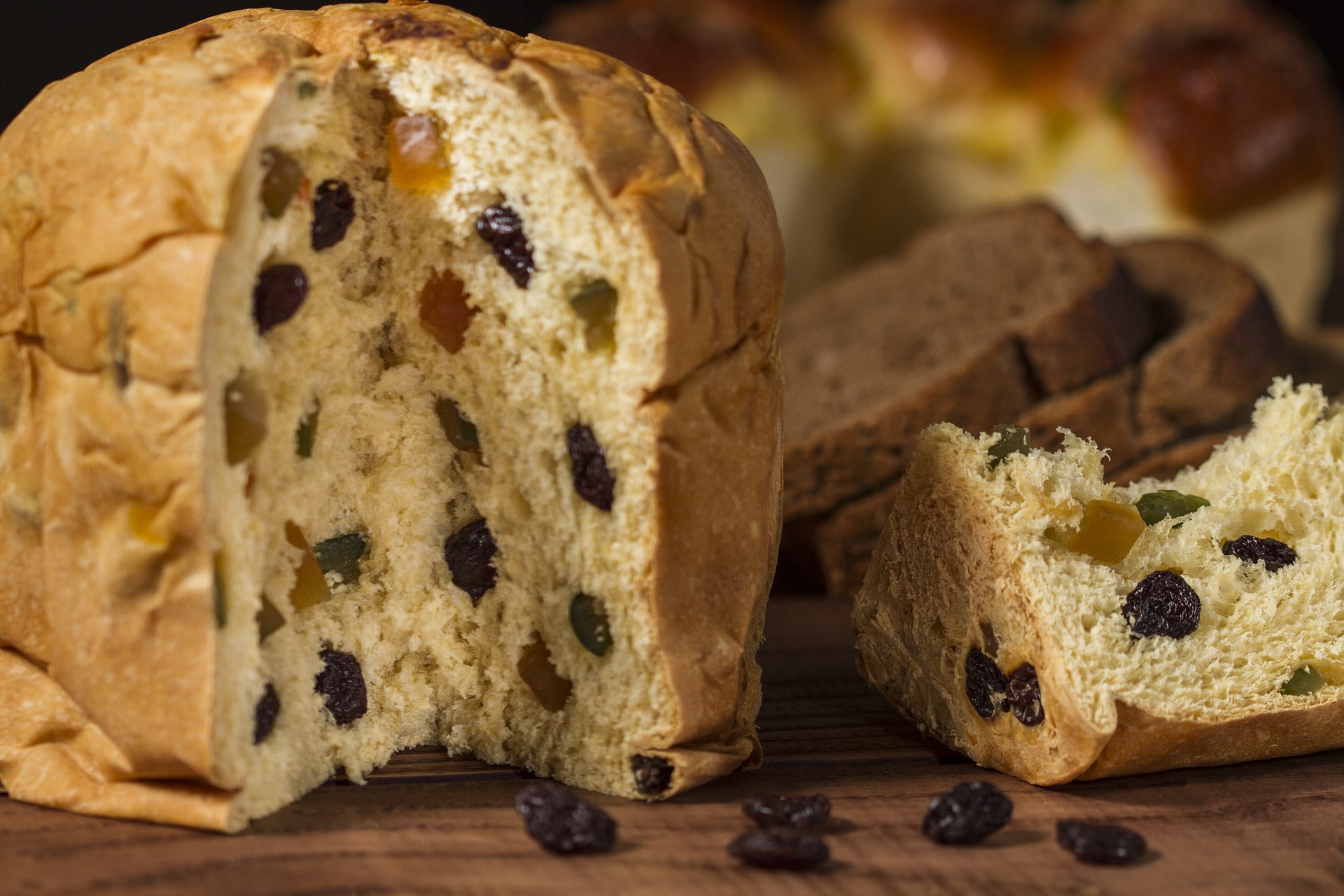 Spiedini di panettone con fonduta ai due cioccolati