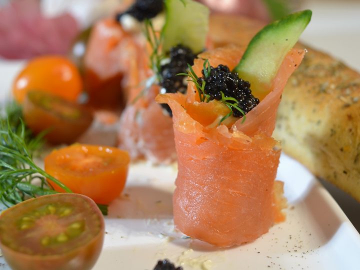 Carpaccio di salmone affumicato con finocchi e arancia