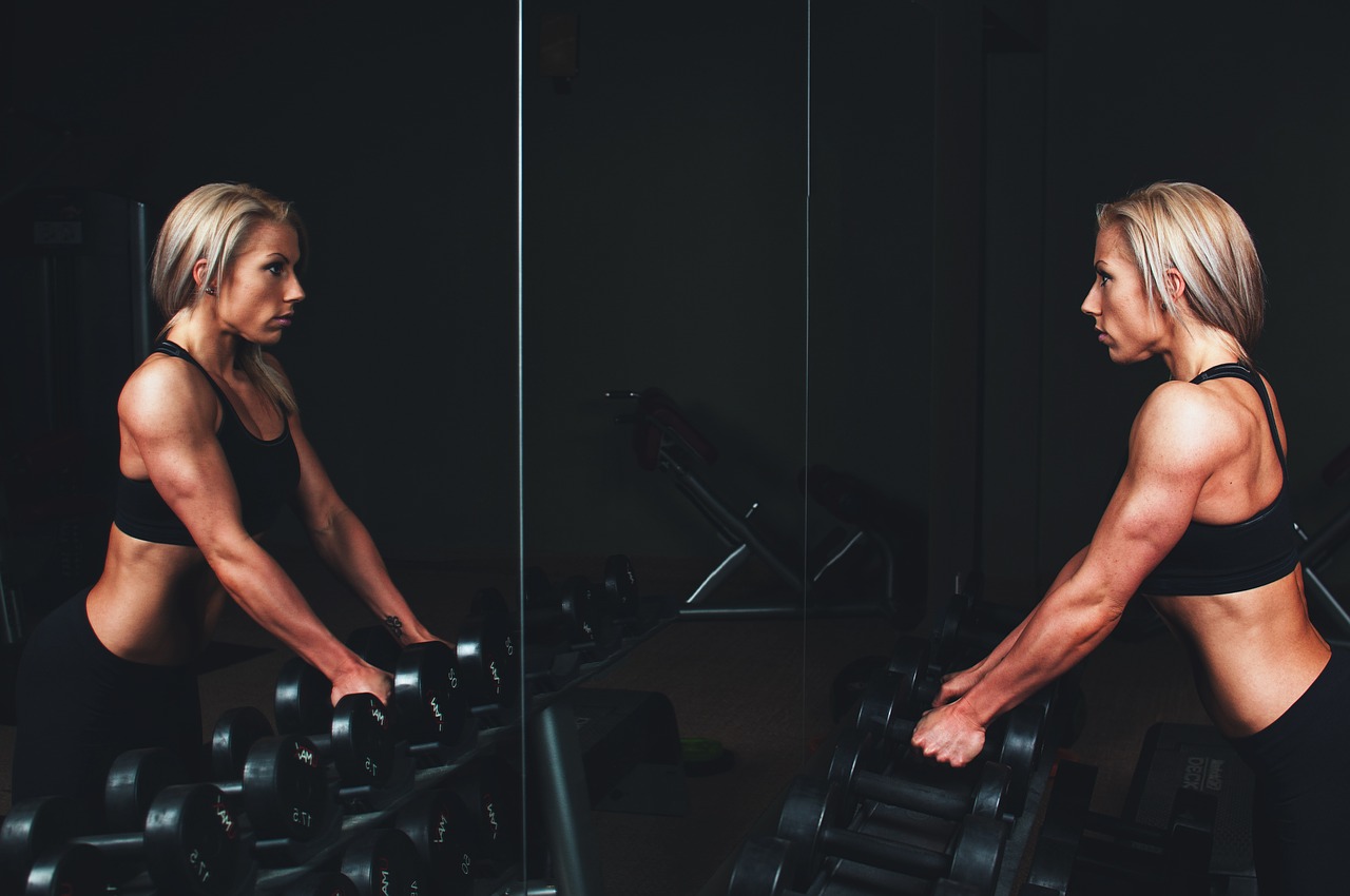 Alzate laterali: questa tecnica cambierà il tuo corpo in poco tempo