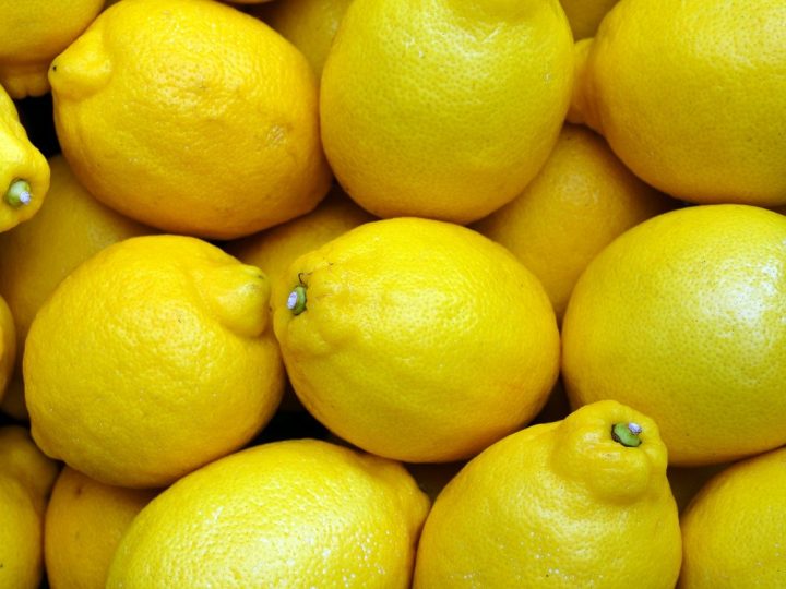 Hai dei limoni a casa? Fai così per evitare che si ammuffiscano