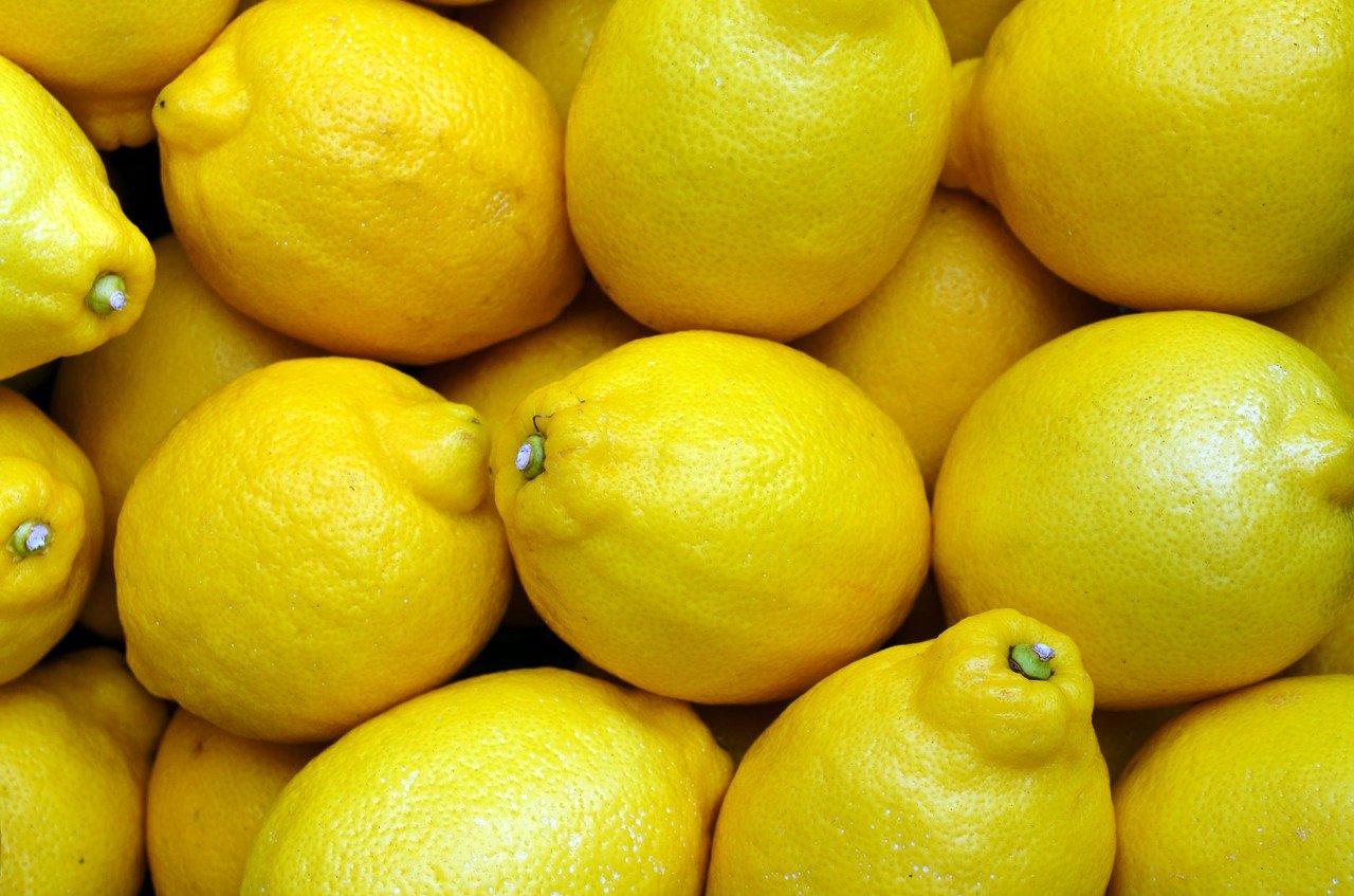 Hai dei limoni a casa? Fai così per evitare che si ammuffiscano