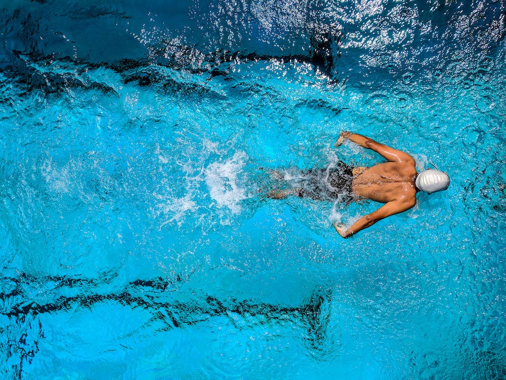 Il nuoto è completo e fa bene alla salute