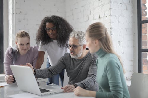 Grandi Dimissioni e abbandono del lavoro