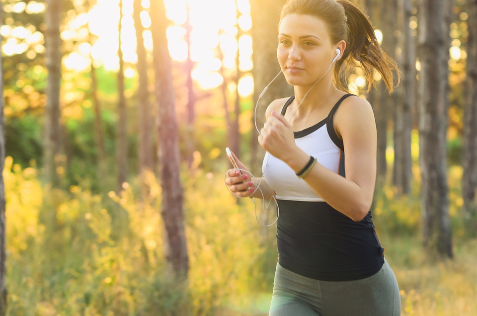 Correre con la musica previene gli infortuni